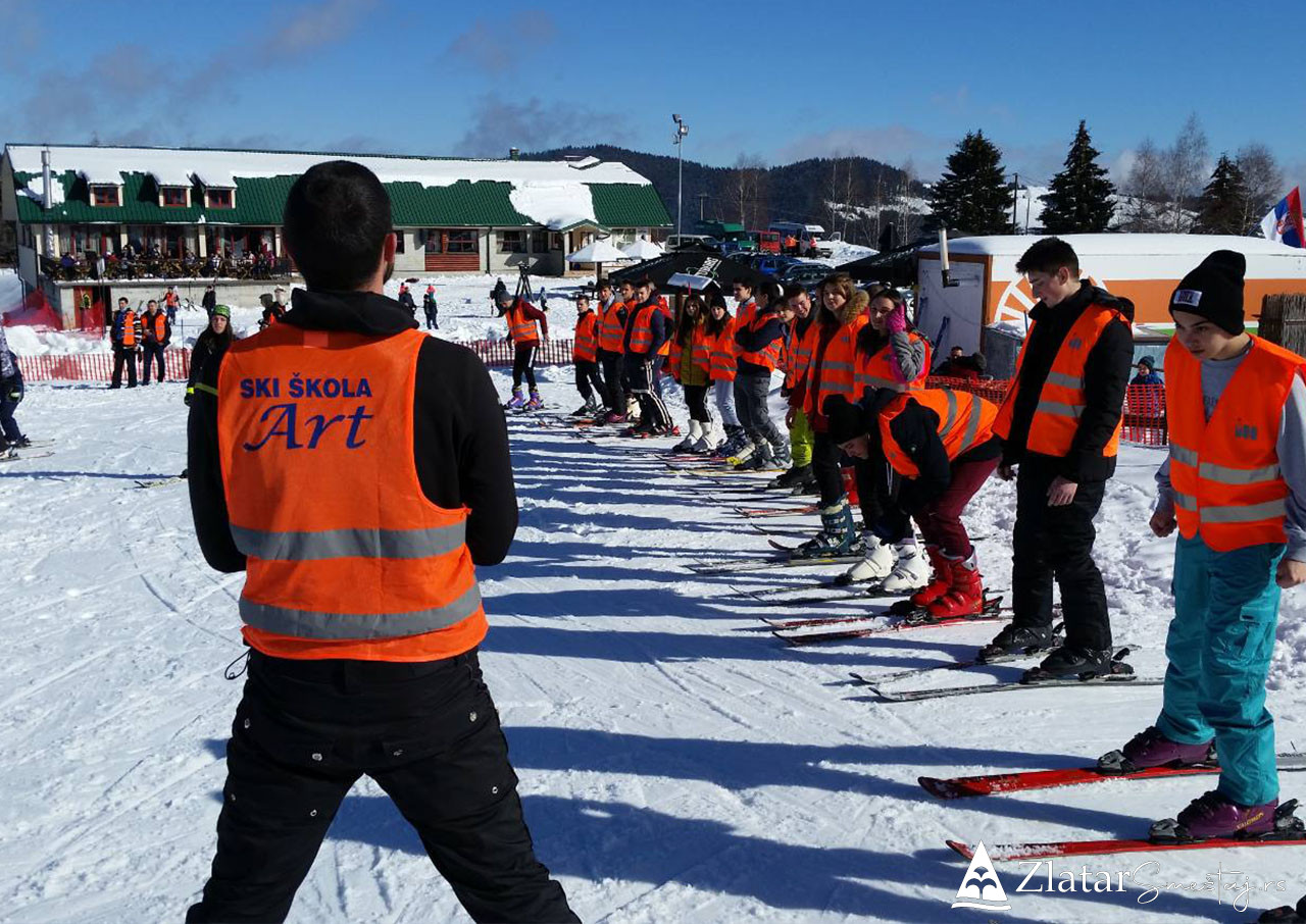 Časovi u školi skijanja ART na Zlataru sa juniore
